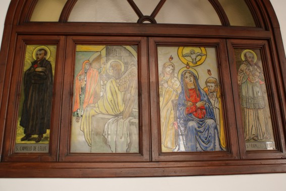 Cappella dell'Istituto Gualandi a Giulianova: dipinti a vetro