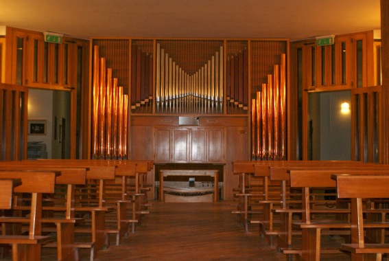 Giulianova: Organo a canne nella Cappella della Piccola Opera Charitas