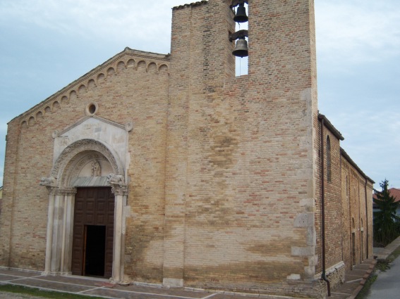 Chiesa di Santa Maria a Mare: facciata