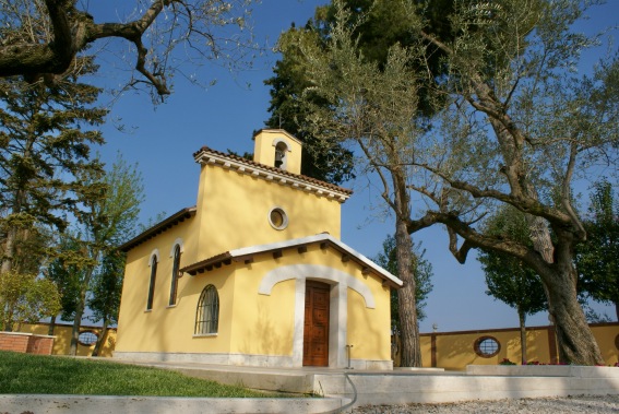 Chiesa di Santa Maria dell'Arco nella struttura "Villa Fiorita"