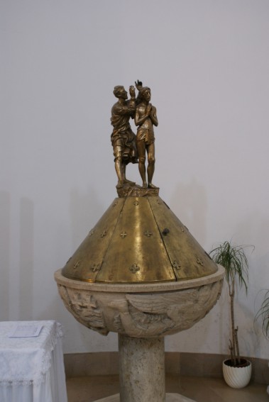 Chiesa di S. Flaviano a Giulianova: Battesimo di Gesù sul Battistero