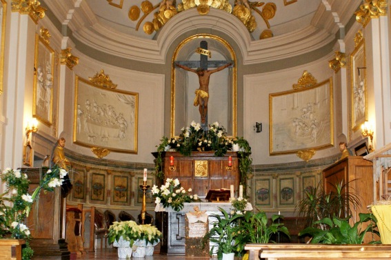 Chiesa di S. Antonio: Altare maggiore dedicato a Ges Crocefisso