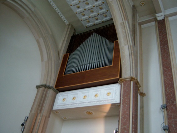 Chiesa del Santo Volto di Gesù: organo a canne