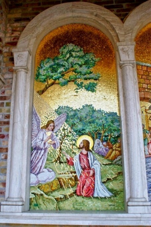 I mosaici del "Portico del Rosario" presso il Santuario della Madonna dello Splendore a Giulianova (Te)