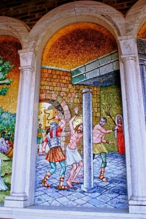 I mosaici del "Portico del Rosario" presso il Santuario della Madonna dello Splendore a Giulianova (Te)