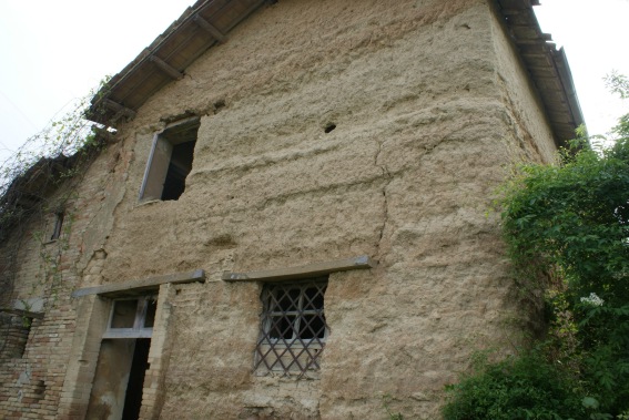 S. Angelo Abbamano - Ruderi di una casa di terra o pinciaia