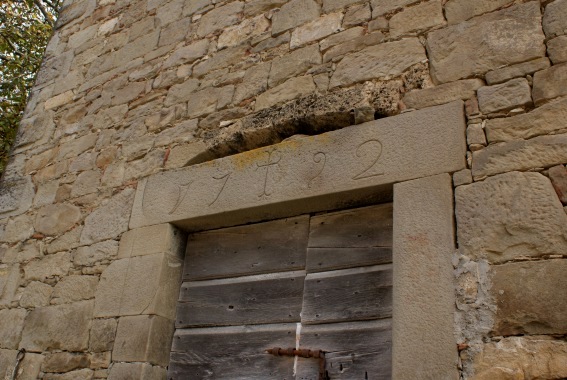 Acquaratola: data del 1722 su un architrave