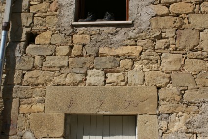 Agnova: l'architrave su cui  incisa la data 1770