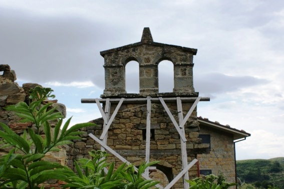 Altovia di Cortino (Te): i ruderi della Chiesa di S. Egidio della Rocca