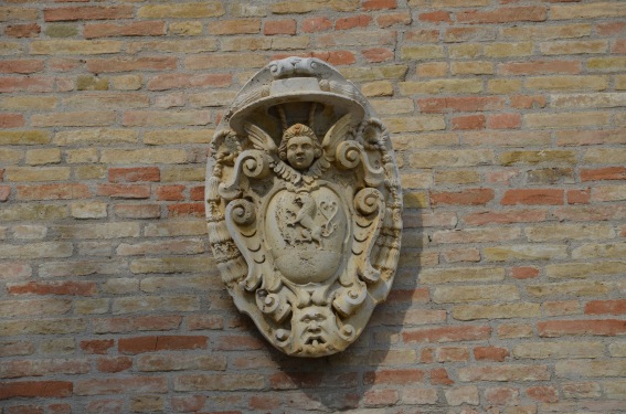 Chiesa della Madonna della Misericordia ad Ancarano (Te): stemma del Vescono S.Donati da Correggio
