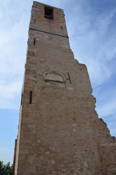 Torre Campanaria della Chiesa di S.Maria ad Ancarano (Te)