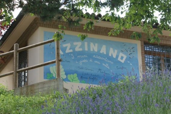 I murales di Azzinano: I giochi dell'infanzia