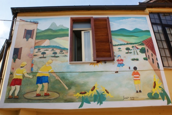 I murales di Azzinano: I giochi dell'infanzia