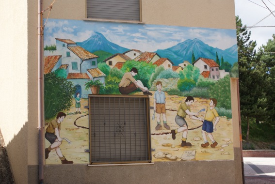 I murales di Azzinano: I giochi dell'infanzia