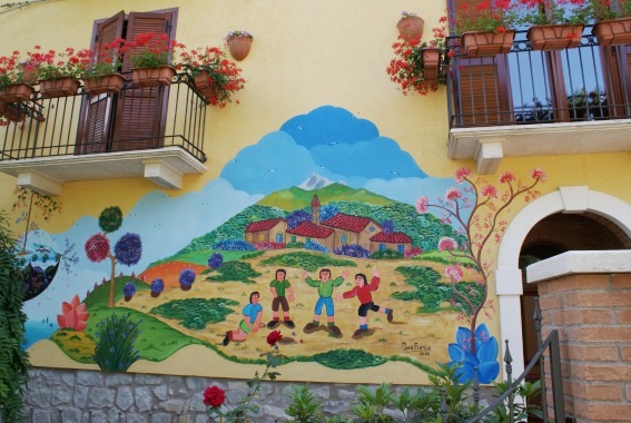 I murales di Azzinano: I giochi dell'infanzia