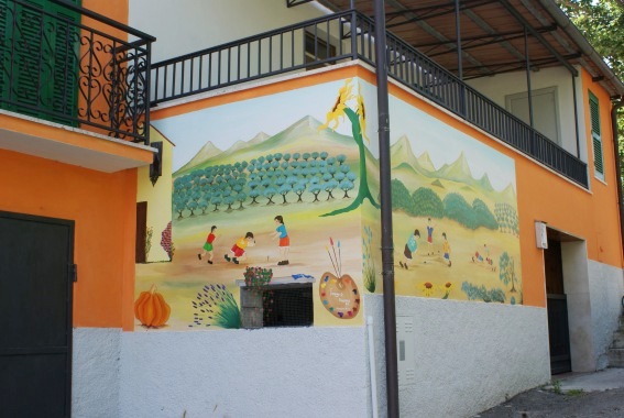 I murales di Azzinano: I giochi dell'infanzia