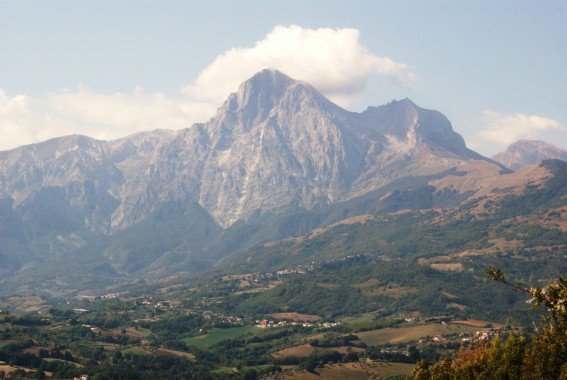 Il Gran Sasso d'Italia visto da Bascianella di Colledara (Te)