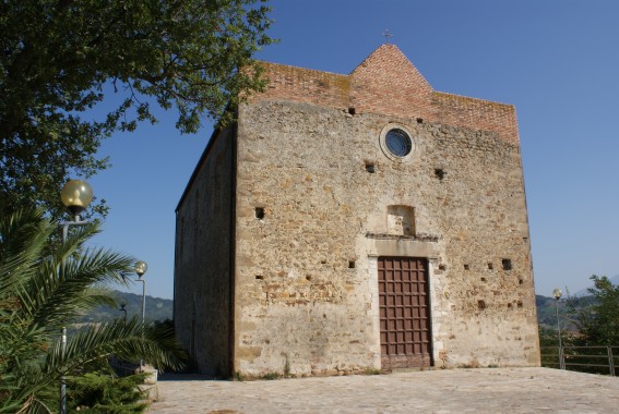 Santa Maria di Basciano (Te): Chiesa di S.Maria a Porto Lungo