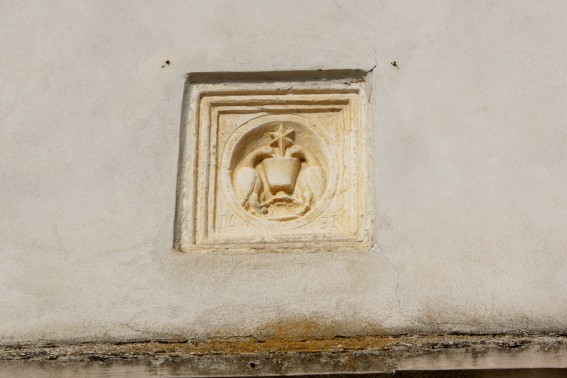 Chiesa di S.Agostino a S.Agostino di Basciano (Te): stemma degli Avellaneti