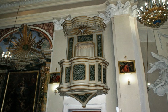 Chiesa di Santa Croce a Bellante (Te): pulpito