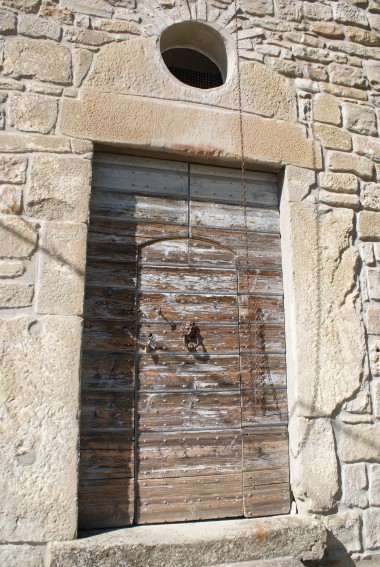 Chiesa di S.Donato a Caiano di Cortino (Te): portale
