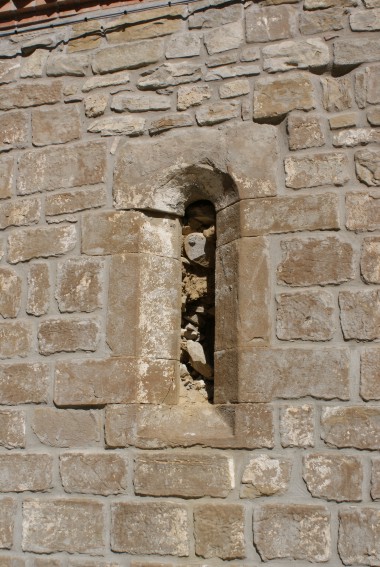 Chiesa di S.Donato a Caiano di Cortino (Te): monofora