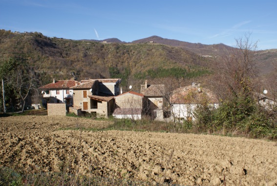 Il piccolo centro abitato di Caiano