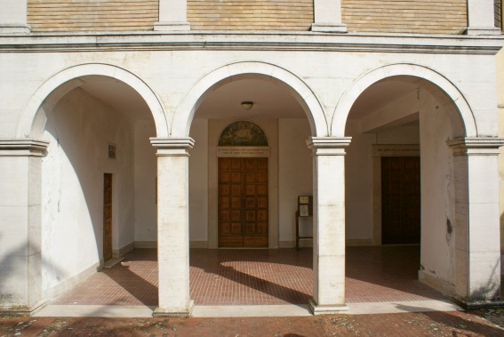 Campli: Portico antistante la Chiesa del Convento dei Cappuccini