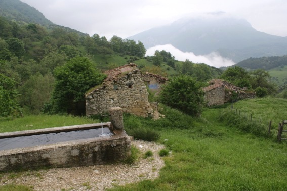 Cannavine di Valle Castellana (Te): ruderi ed abbeveratoio