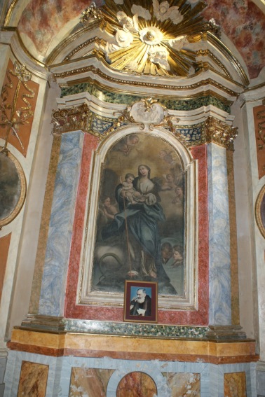 Chiesa della Madonna dell'Alno a Canzano: altare laterale