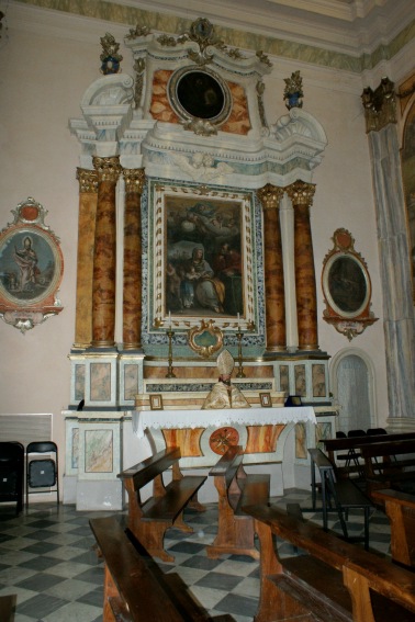 Chiesa della Madonna dell'Alno a Canzano: altare laterale