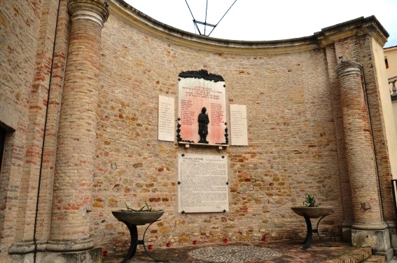 Chiesa della Congrega del SS.Sacramento o di S.Biagio a Canzano (Te): Commemorazione dei Caduti