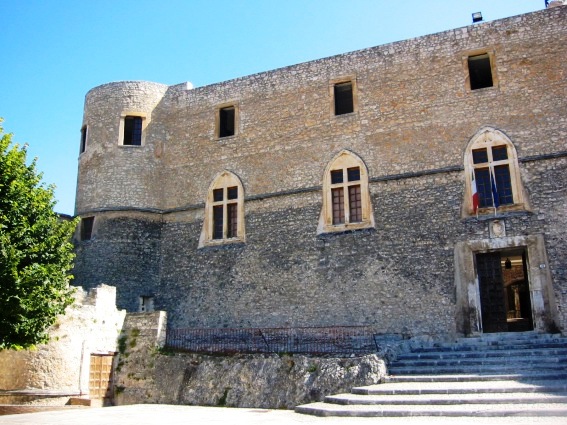 Il Castello Piccolomini a Capestrano (Aq)