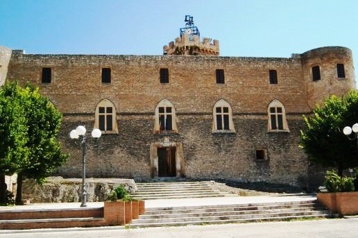 Il Castello Piccolomini a Capestrano (Aq)