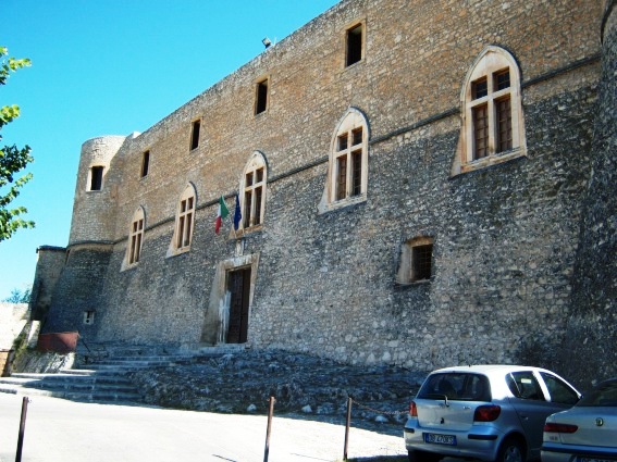 Il Castello Piccolomini a Capestrano (Aq)