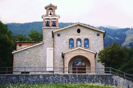 Chiesa di S.Maria delle Grazie a Casale S.Nicola di Isola del G.S. (Te)