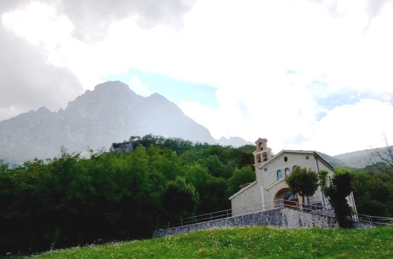 Chiesa di S.Maria delle Grazie a Casale S.Nicola di Isola del G.S. (Te)