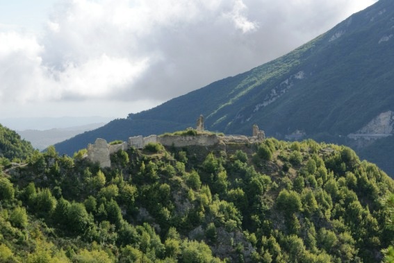 Castel Manfrino di Valle Castellana (Te): ruderi