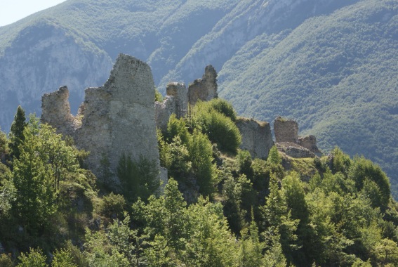 Castel Manfrino di Valle Castellana (Te): ruderi