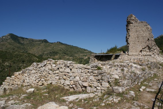 Castel Manfrino di Valle Castellana (Te): ruderi