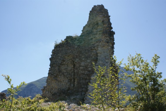 Castel Manfrino di Valle Castellana (Te): ruderi