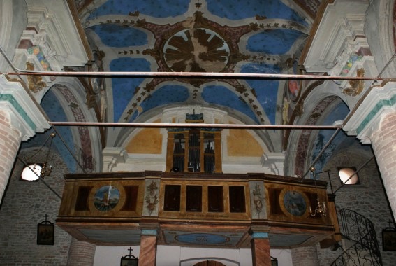 Chiesa dei SS.Pietro e Andrea Apostoli a Castelbasso (Te): cantoria con organo del 1760 di Adriano Fedri