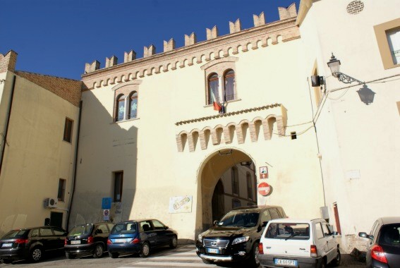 Castellalto (Te): Porta di ingresso al borgo