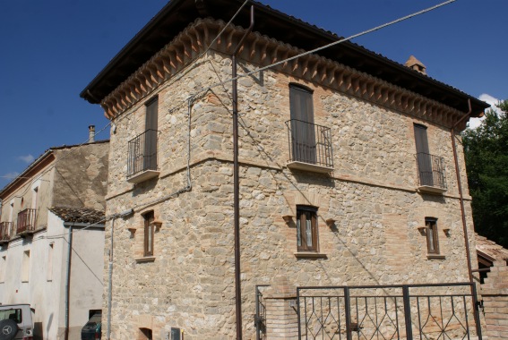 Castelmaidetto: palazzo restaurato