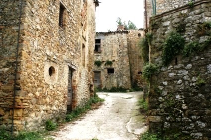 Castiglione della Valle: l'ingresso del borgo