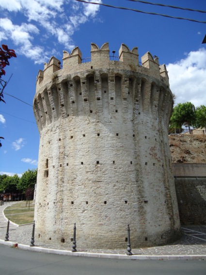 Cellino Attanasio (Te): torrione di fortificazione