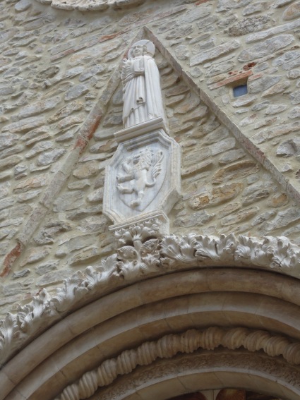 Chiesa di Santa Maria La Nova a Cellino Attanasio (Te): stemma degli Acquaviva