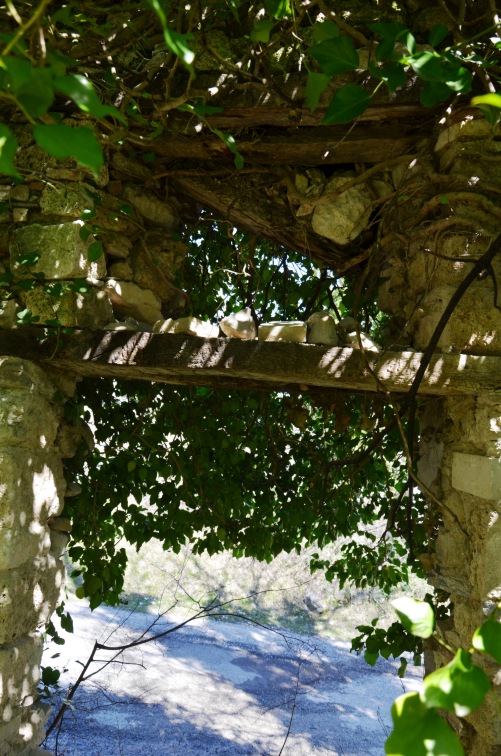 Ruderi della Chiesa di S.Maria in Catarolo (o in Calderolo) a Cerchiara di Isola del G.S. (Te)