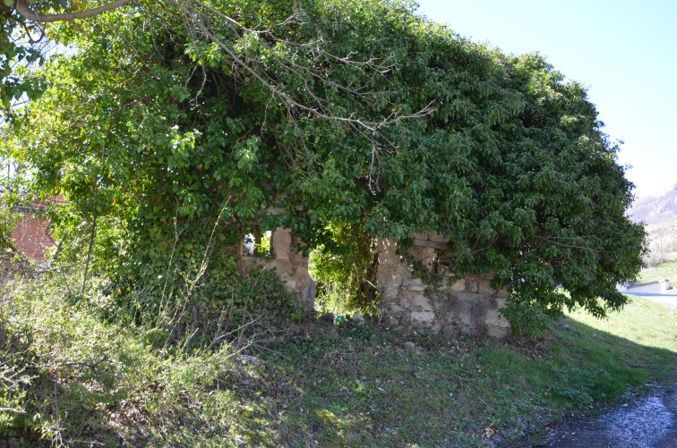 Ruderi della Chiesa di S.Maria in Catarolo (o in Calderolo) a Cerchiara di Isola del G.S. (Te)