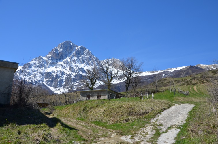 Ruderi della Chiesa di S.Maria in Catarolo (o in Calderolo) a Cerchiara di Isola del G.S. (Te)